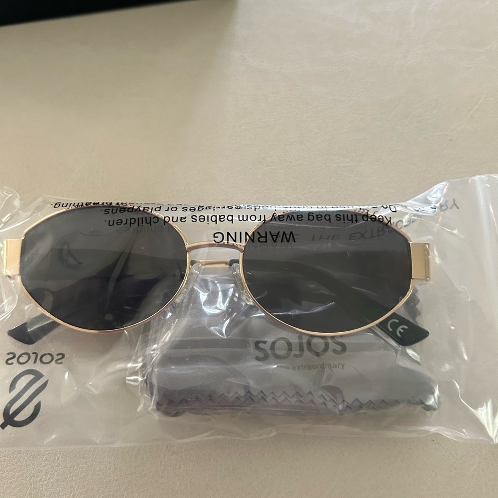 NWT- “Sojos” Round Frame Sunglasses with Dark Lenses - Picture 3 of 8